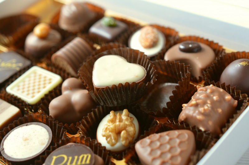 boulangerie-BARJOLS-min_chocolates_food_candy_calories_nibble_chocolate_heart-782043